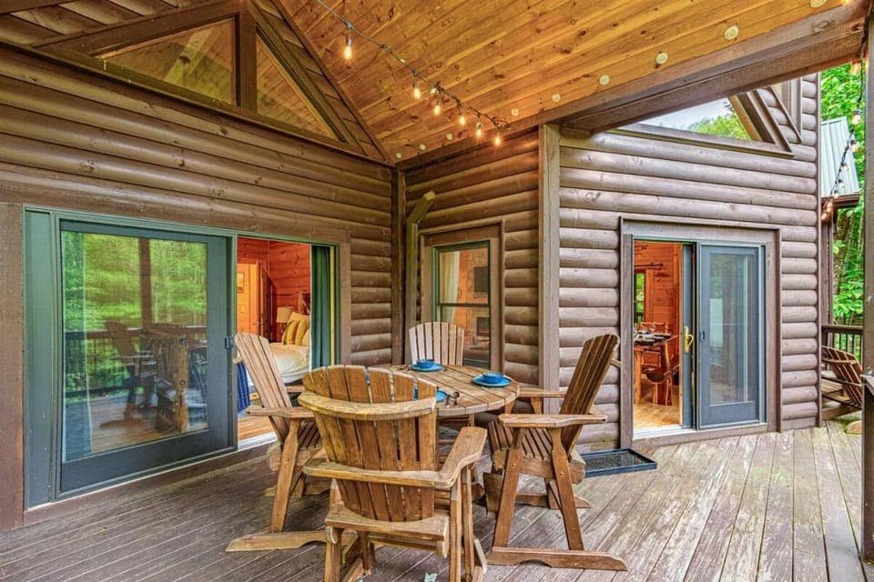 5 Min to Ski Private 2 Acres Creek Hot Tub Game Room Fire Pit Villa in Beech Mountain