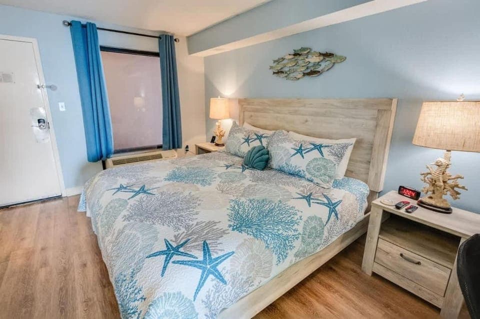 New Direct 1BR Oceanfront Sandcastle South, Pools! House in Myrtle Beach