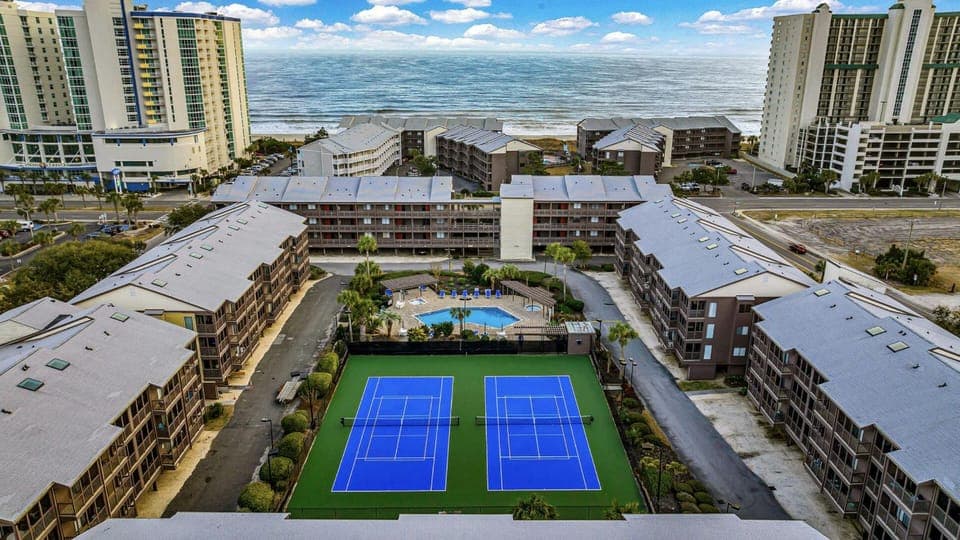 Bird's eye view, Swimming pool