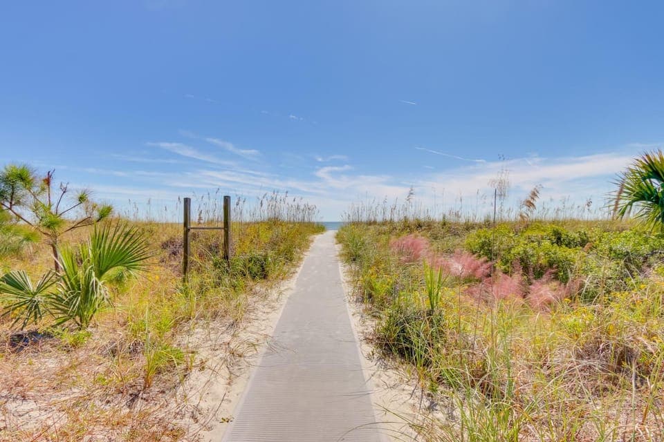Oceanfront Condo! Breakers 210 w/ Sunrise Views House in Coligny Beach