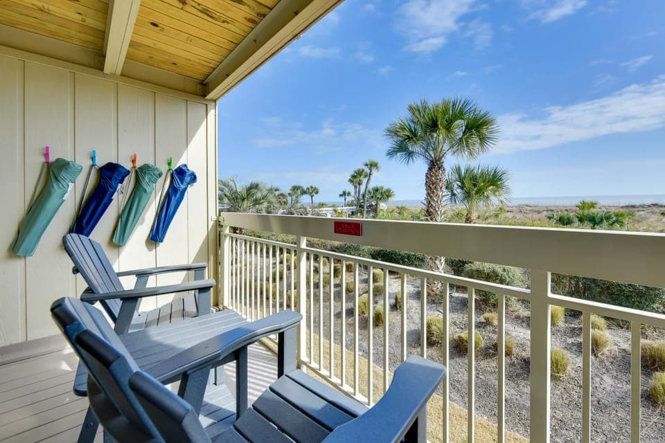 Oceanfront Breakers 137 Condo w/ Sunrise Views! House in Coligny Beach