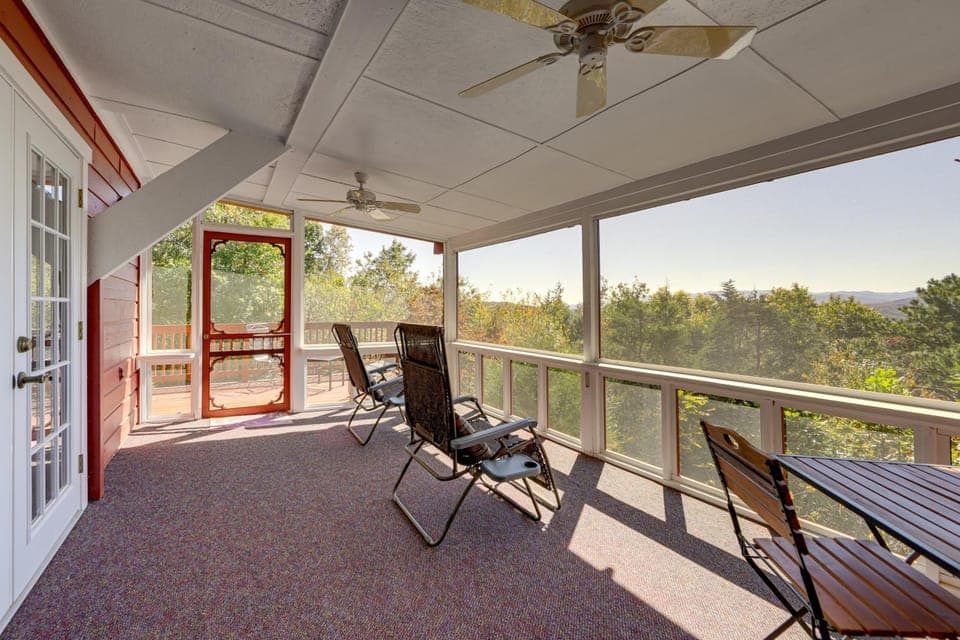 Million-Dollar Mtn Views: Cozy Home in Franklin! House in Tennessee