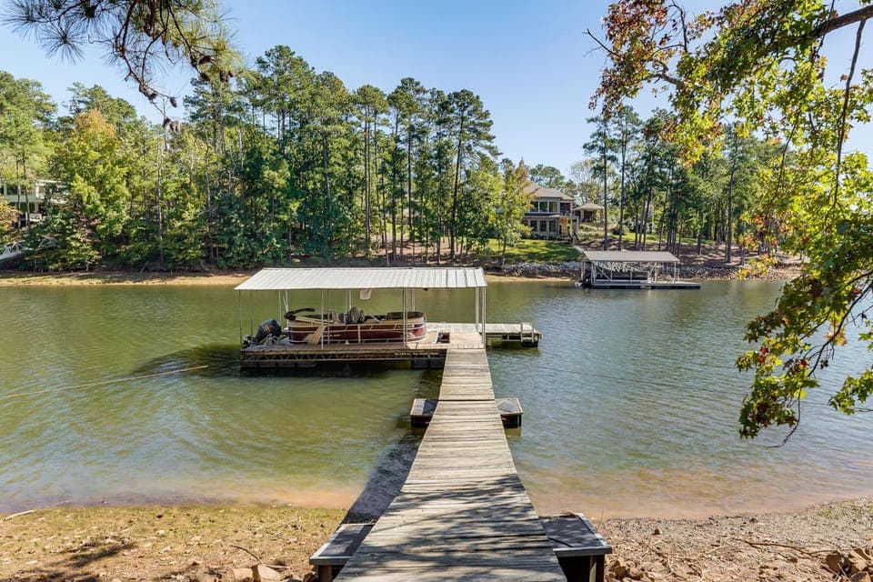 Clark's Hill Lake Retreat! Waterfront Home w/ Dock House in Clarks Hill Lake