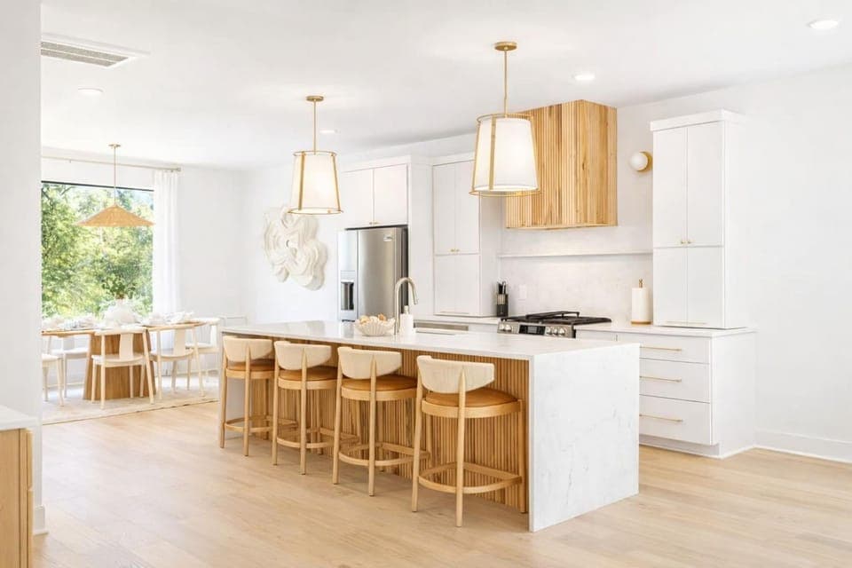 Nashville Getaway Rooftop Views & Modern Comfort Apartment in Berry Hill