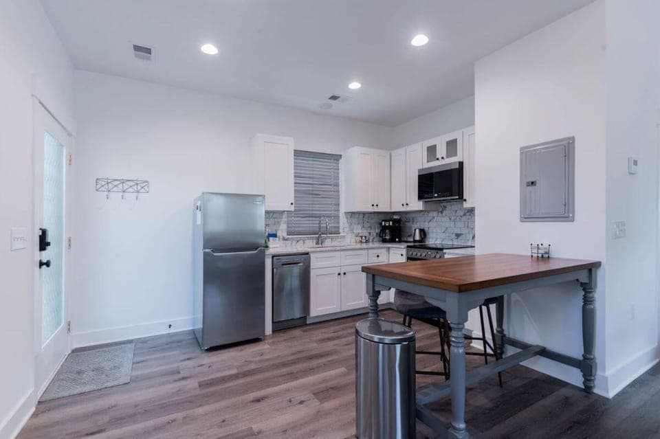 Kitchen or kitchenette, kitchen