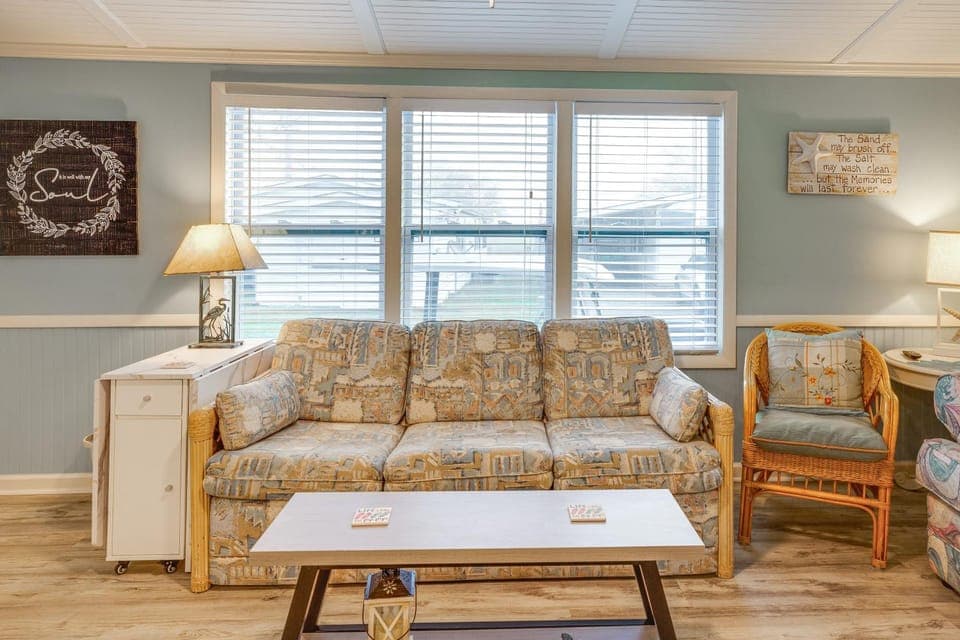 Walk to Shore! Surfside Beach Gem w/ Game Courts House in Oceanside Village