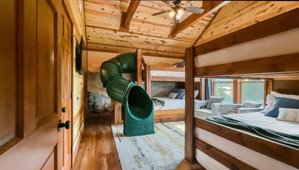 Waterfall & Galaxy Pool & Rooftop Theater Cabin Cabin in Sevierville