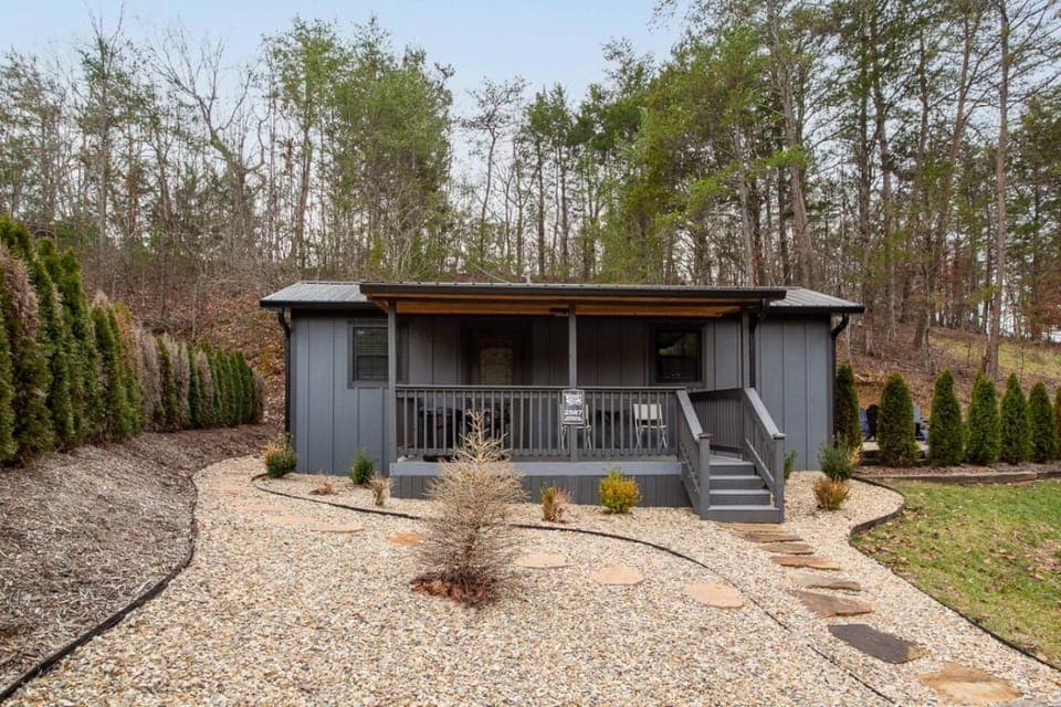 Whiskey Duo 2 Cabins SidebySide HotTubs Firepit Cabin in Sevierville