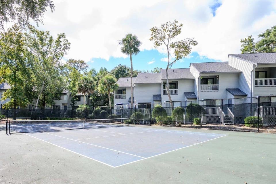 3BR Sleeps 8 Walk to Beach Pool Access House in South Forest Beach