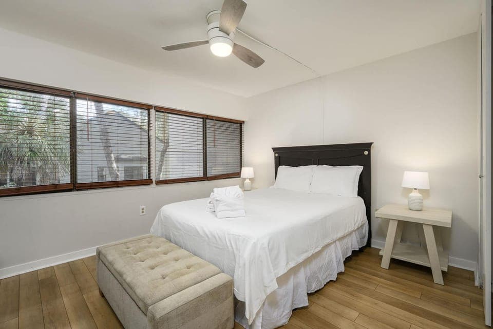 3BR Sleeps 8 Walk to Beach Pool Access House in South Forest Beach