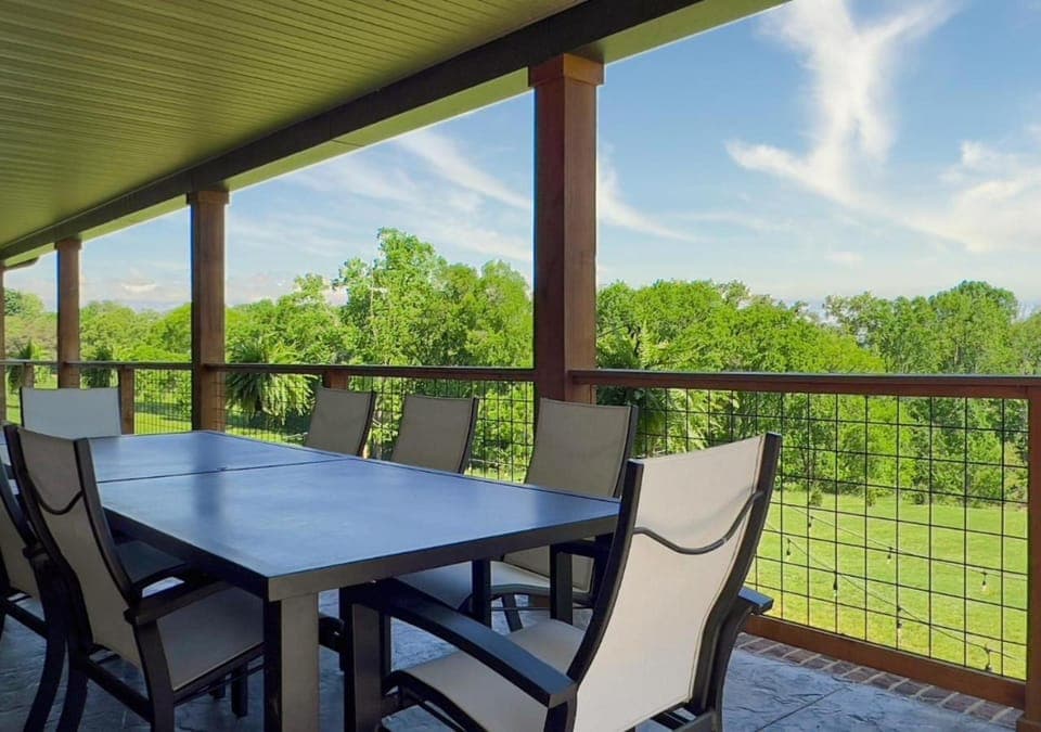 Lakeview Family Cabin with Game Room, Guest Suite Cabin in Douglas Lake