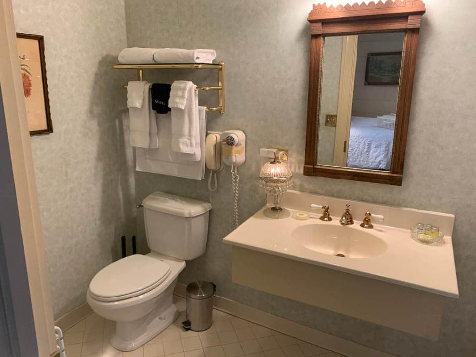 Toilet, Bathroom, towels