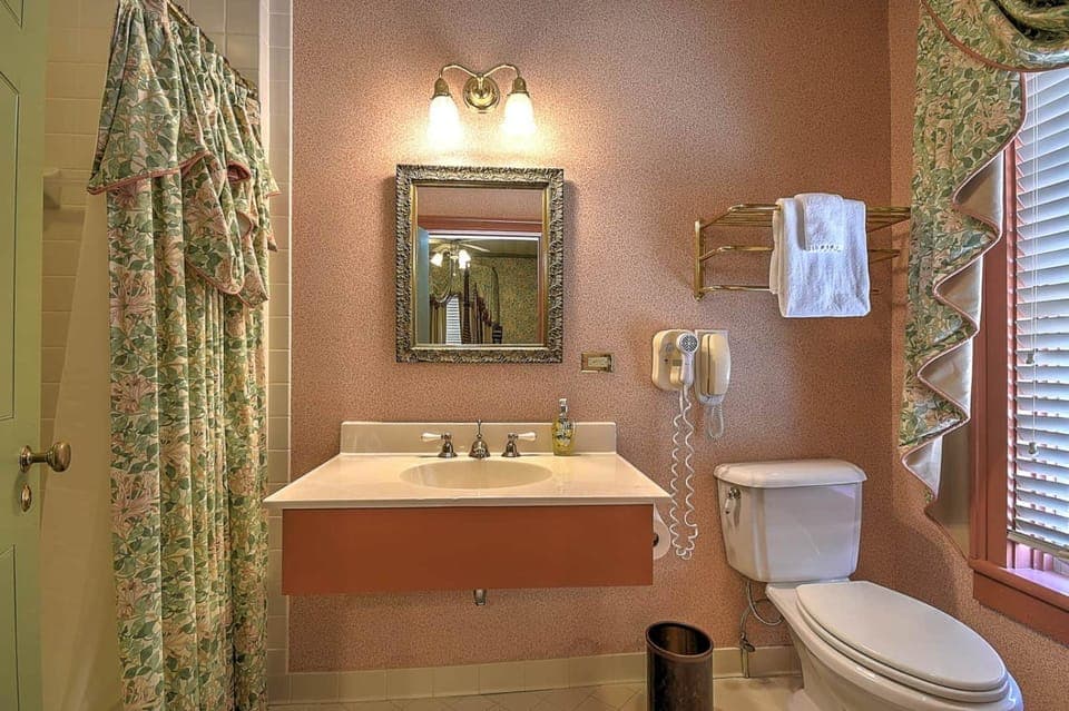 The Maxwell Room at The Historic Eureka Inn and Event Center Vacation rental in Johnson City