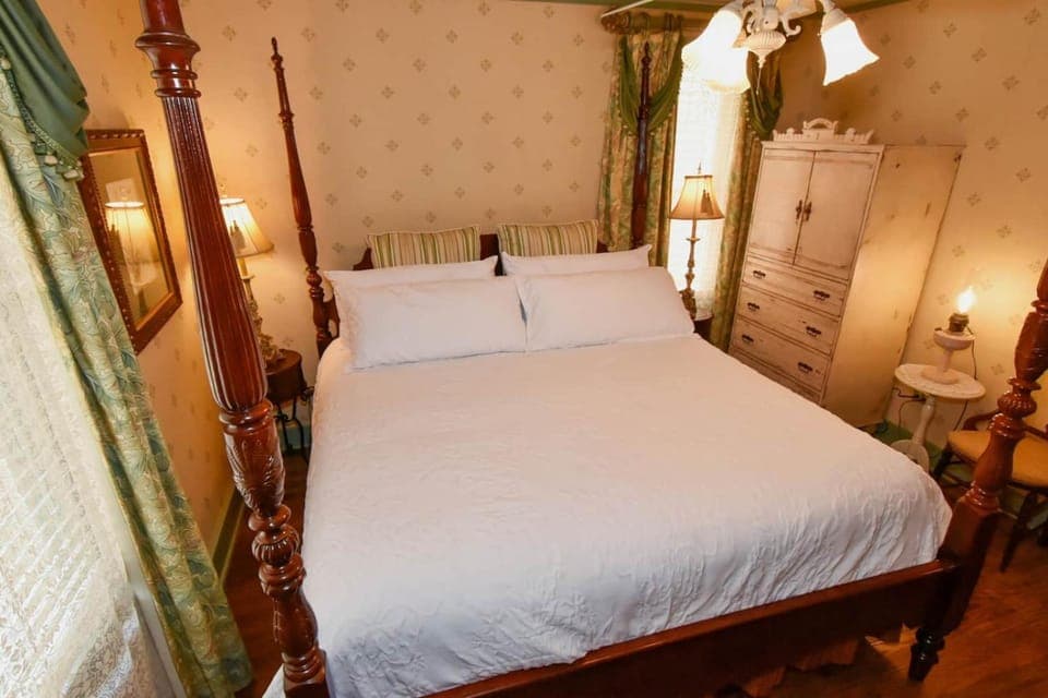 Bed, Bedroom