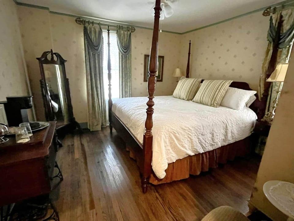 Bed, Bedroom