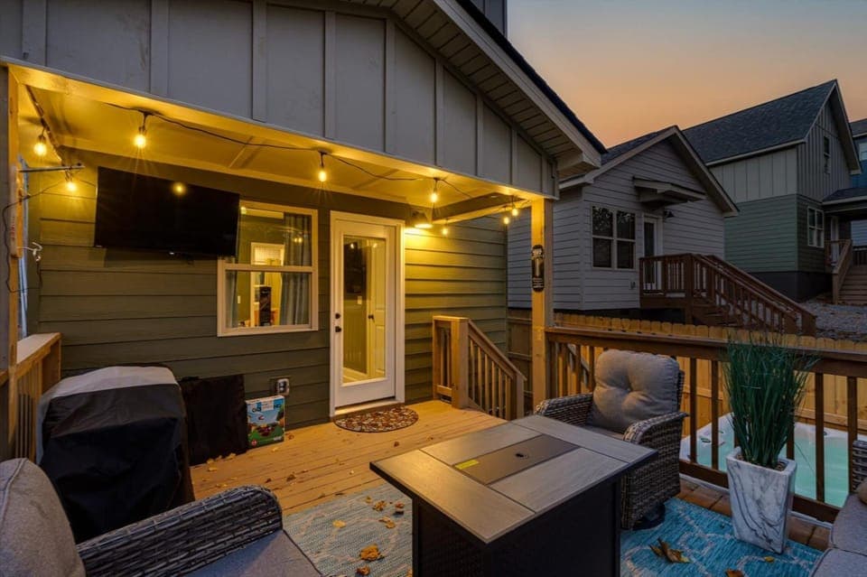 Luxury Hot Tub & Fire Pit Home Pet Friendly House in Chattanooga