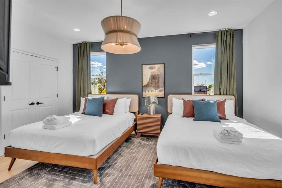 Stylish 5BR Nashville Retreat w Rooftop Hot Tub House in Nashville