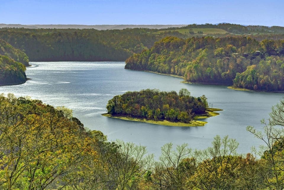 A Hidden Gem! Couple’s Escape w/ Dale Hollow Views House in Tennessee