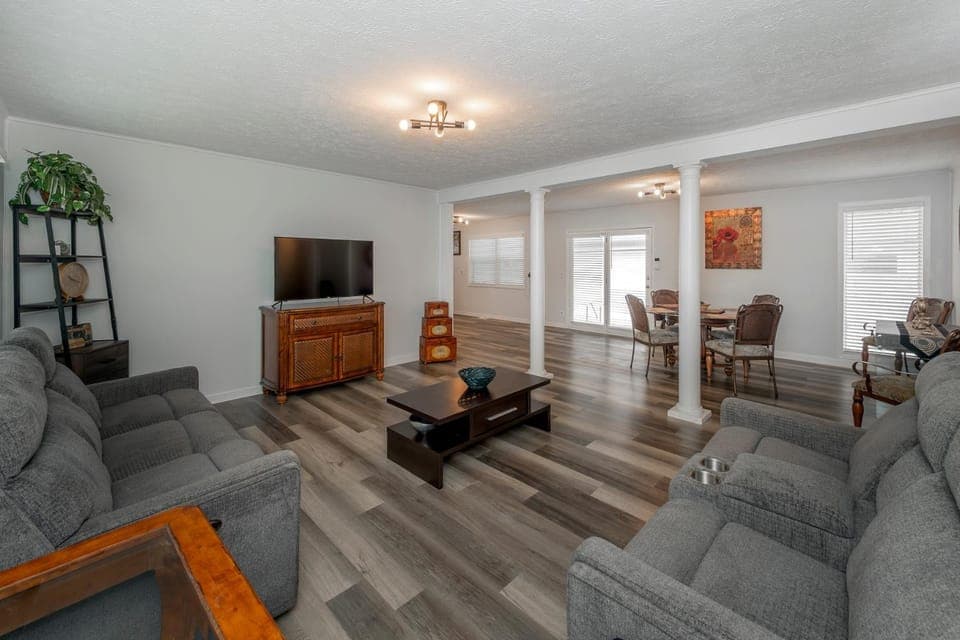 Communal lounge/ TV room, TV and multimedia, Seating area, Evening entertainment