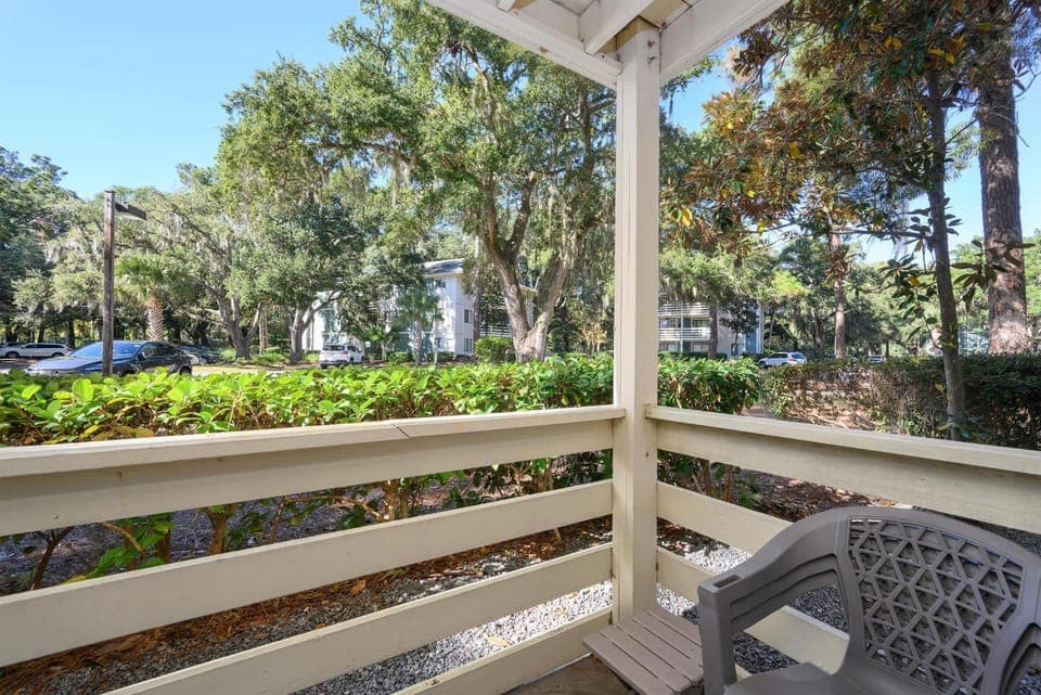 Coastal 2BR w Shared Pool & Tennis Near Beach House in Folly Field