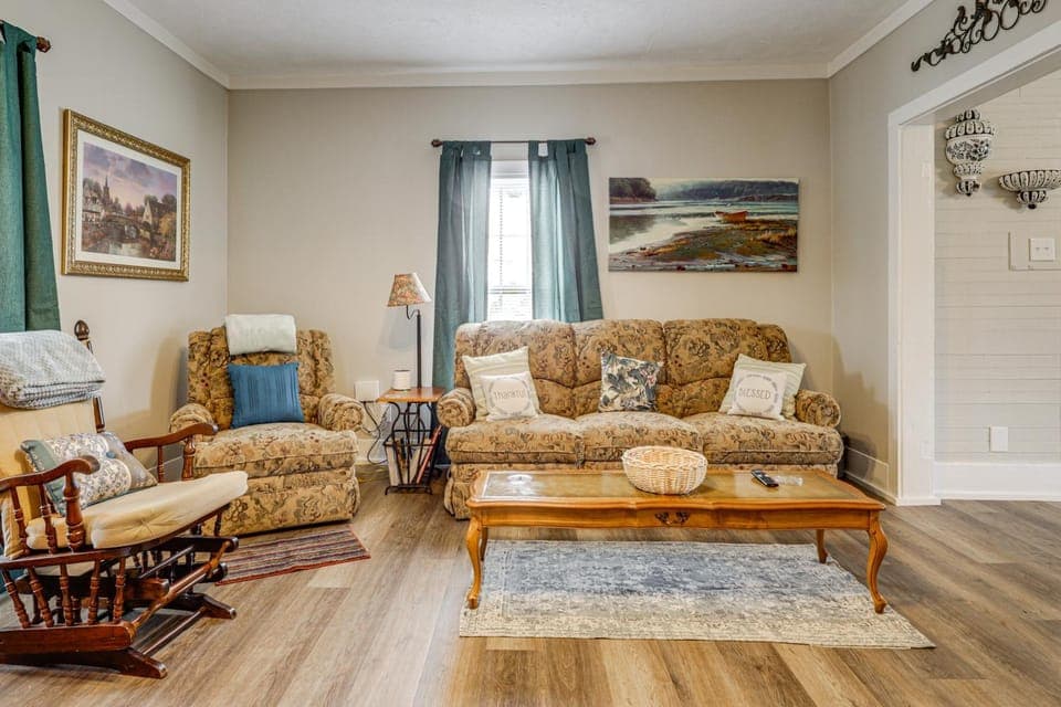 Boat, Fish & Relax: Home Near Lake Cherokee House in Cherokee Reservoir