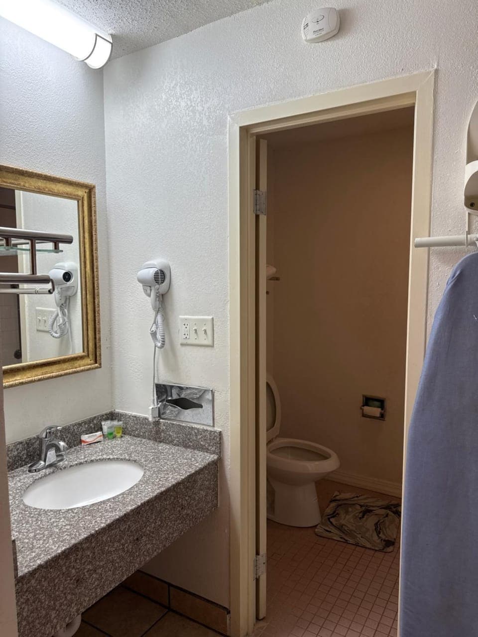 Ashburn inn Hotel in Lake Marion