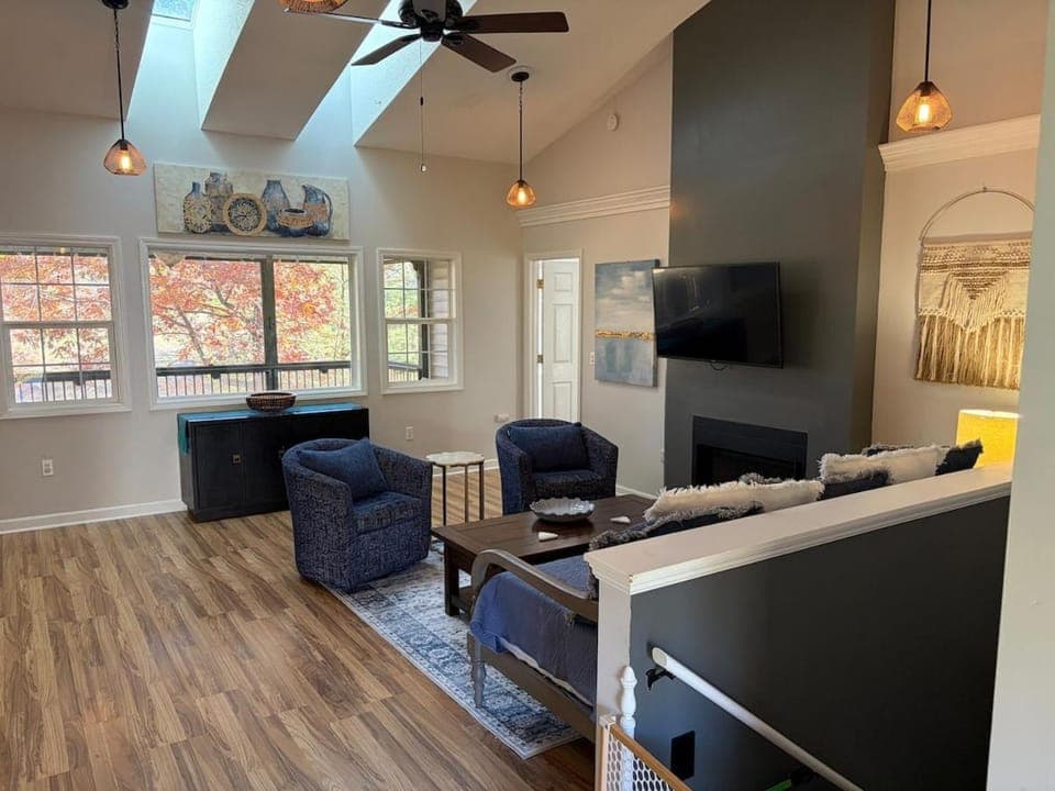 Communal lounge/ TV room, Living room, Seating area, fireplace