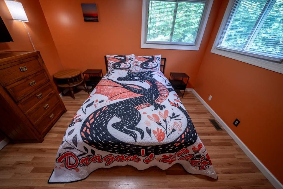 Bed, Photo of the whole room, Bedroom