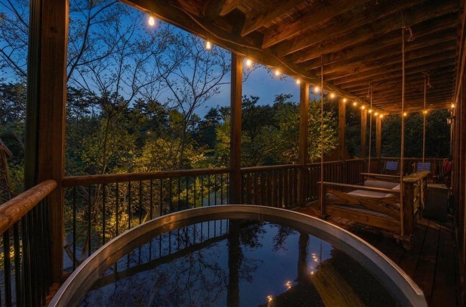 Night, Natural landscape, Hot Tub, View (from property/room), Balcony/Terrace, Seating area