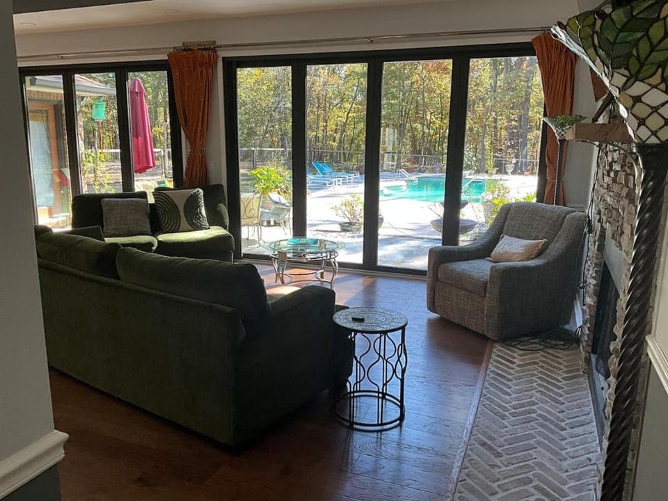 Quiet Forest Vacation home on a Private Road with Spacious Patios, Fire pit, Pet friendly and a Private pool Villa in Tennessee