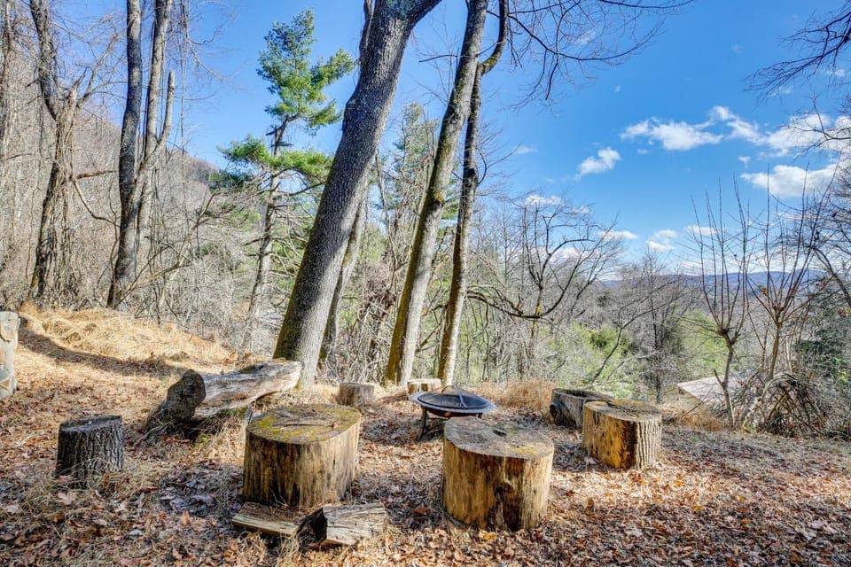 Ski, Hike & Unwind: Mtn-View Gem w/ Deck in Boone House in Boone