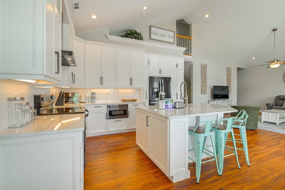 Spacious Home w/ Oceanside Village Resort Perks! House in Surfside Beach