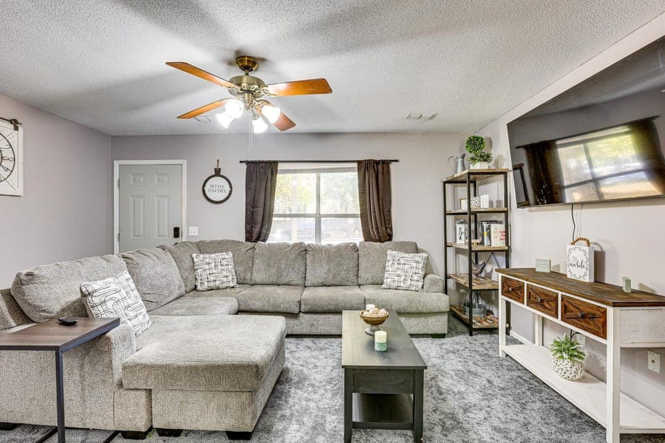 12 Mi to Dtwn Savannah: Remodeled Family Getaway! House in Pooler