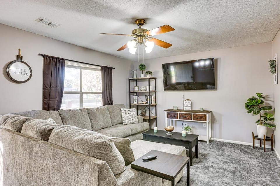 12 Mi to Dtwn Savannah: Remodeled Family Getaway! House in Pooler
