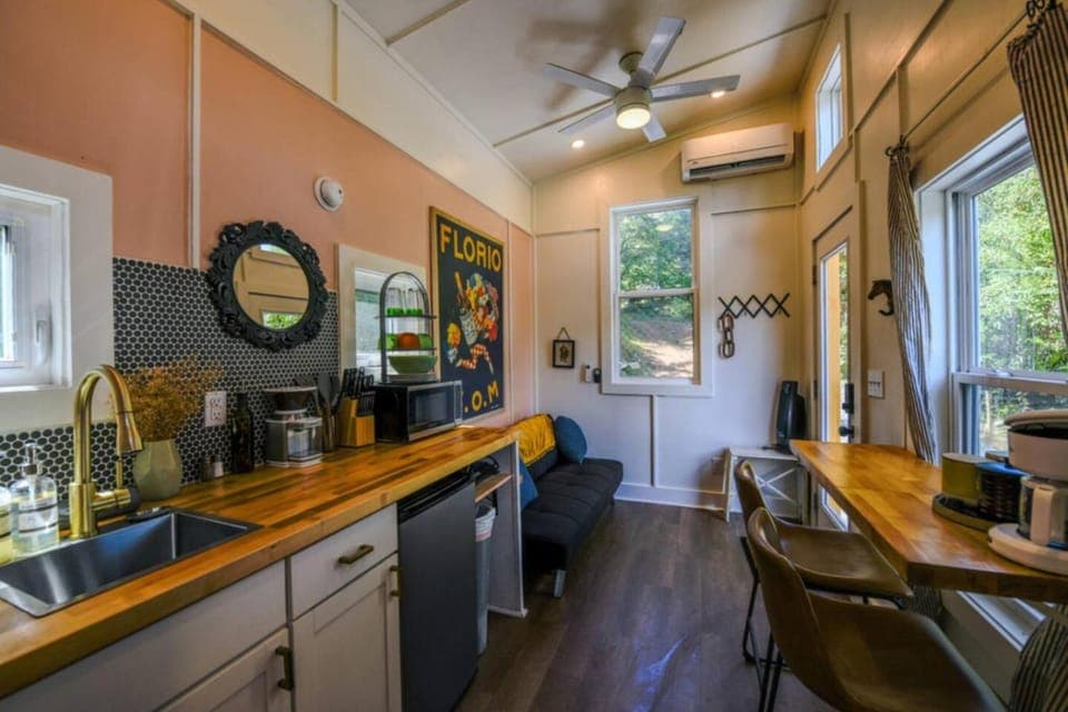 The Florio - Tiny Home, River, Hiking, and Rafting! Apartment in Dillsboro