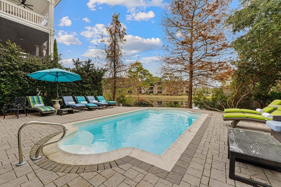 Property building, Day, Swimming pool