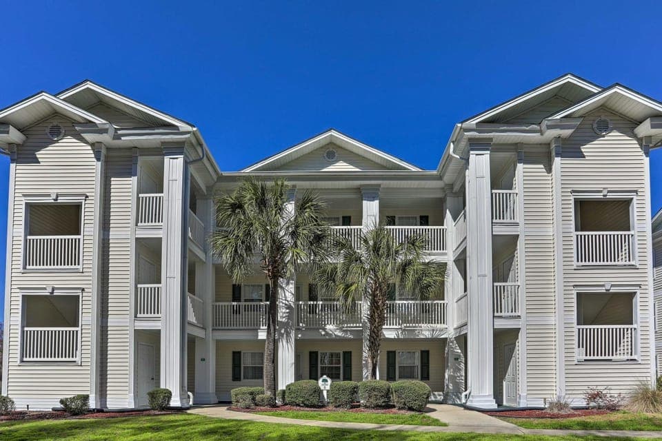 Steps to Pool & Golf! Condo 4 Mi to Myrtle Beach House in Carolina Forest