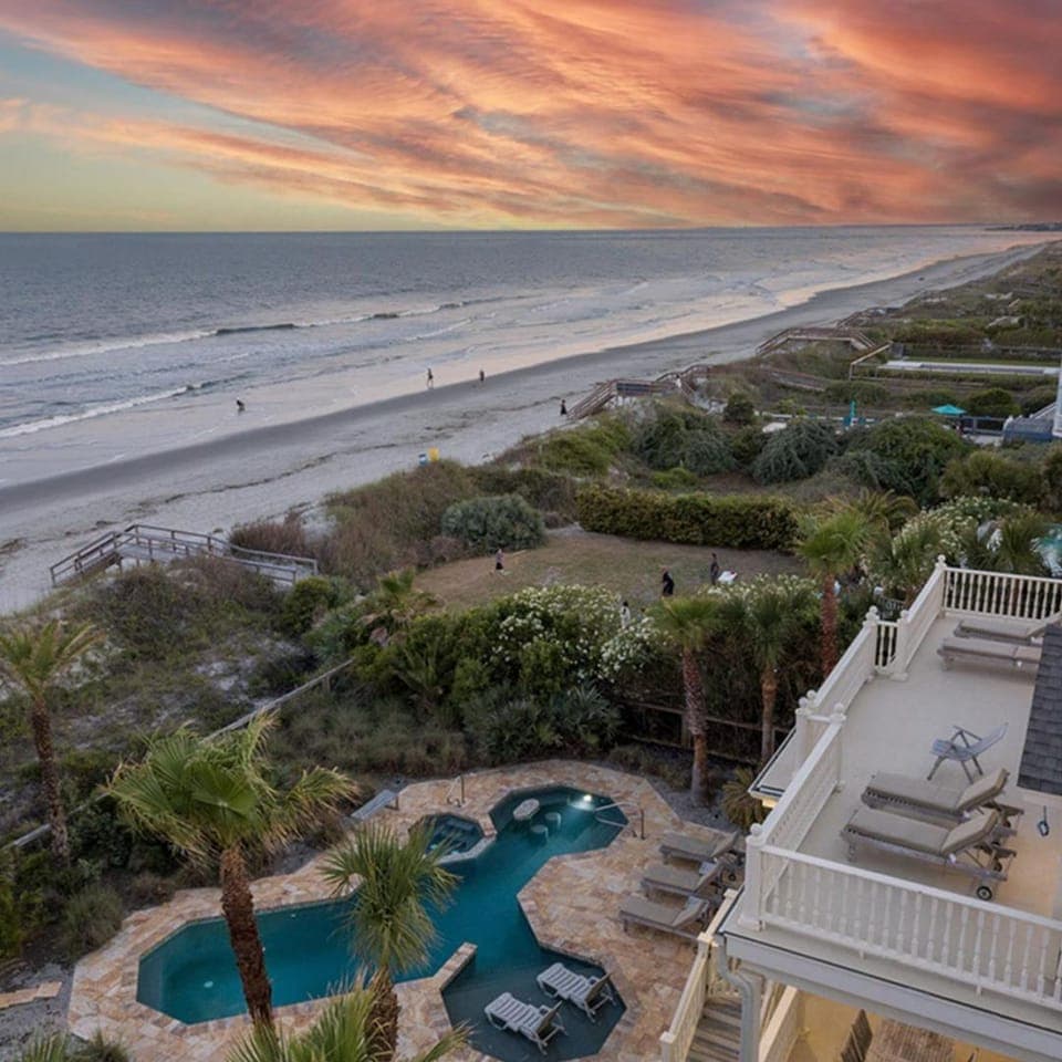 Coastal Sunrise Ocean Front on Ocean Blvd. Private Pool/hot tub, stunning ocean views! House in Isle of Palms