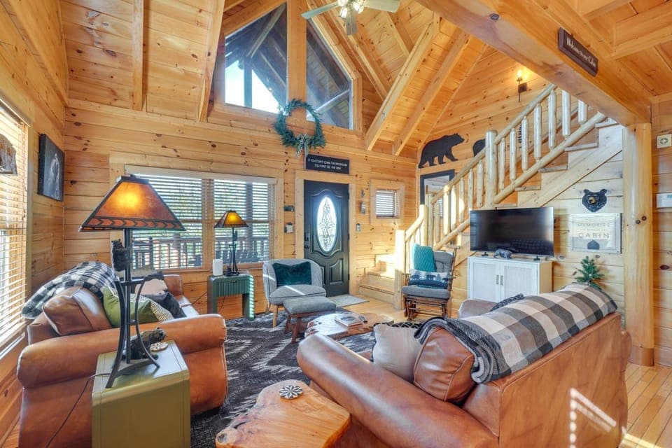 Resort-Style Smokies Cabin w/ Hot Tub + Game Room Cabin in Pigeon Forge