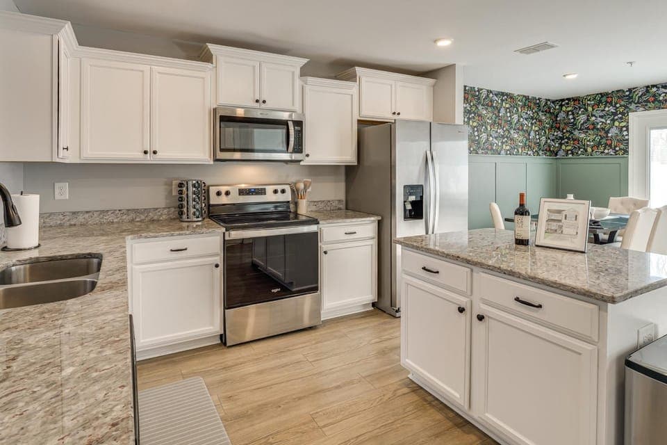 Quiet & Comfy Spring Hill Townhome w/ WFH Setup House in Columbia