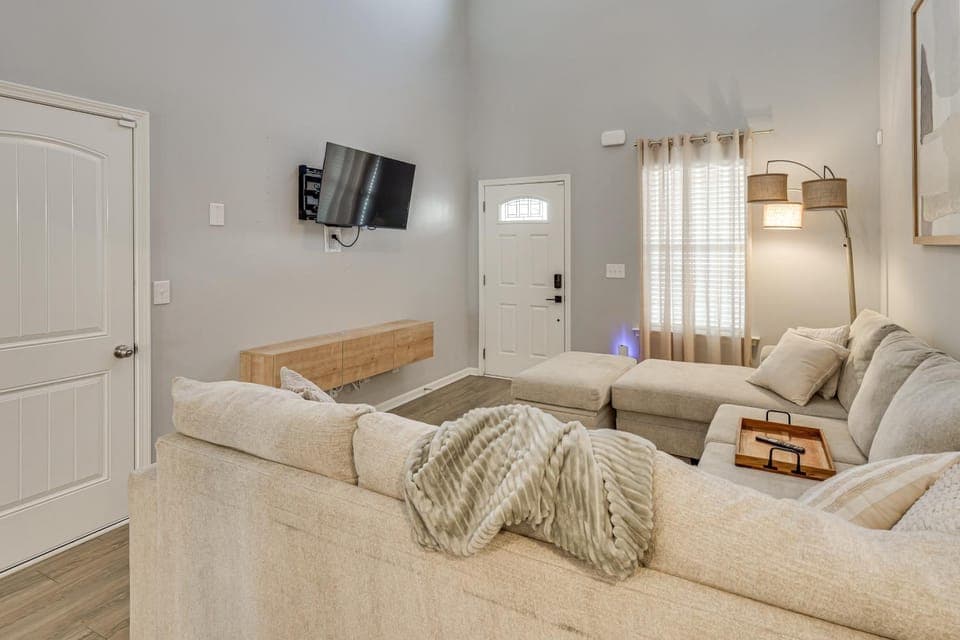 Quiet & Comfy Spring Hill Townhome w/ WFH Setup House in Columbia