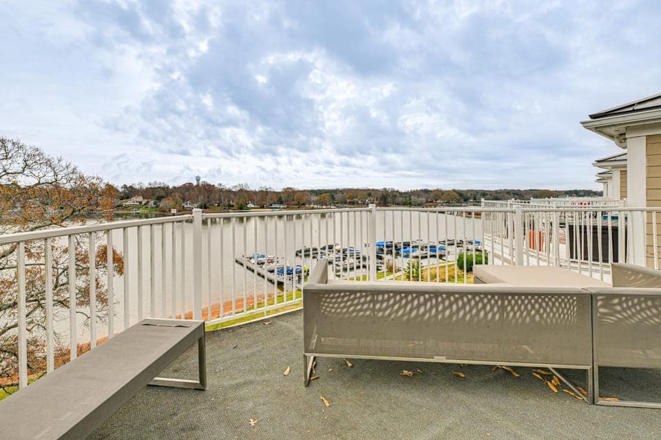 Condo w/ Deck: Waterfront Lake Norman Retreat! House in Mooresville