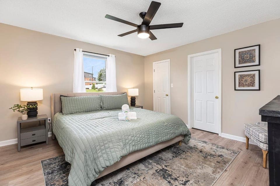Charming Belmont Bungalow - 5 Min Walk to Downtown House in Belmont
