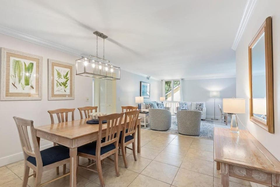 882 Ketch Court Harbour Town Sea Pines Resort 3BR Villa Walk to Marina Pool Access Hilton Head Villa in Hilton Head Island