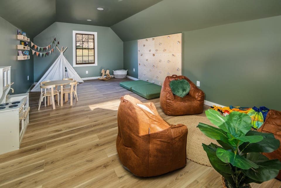 Near Asheville Views, Hot Tub, Gym Theater House in Upper Hominy