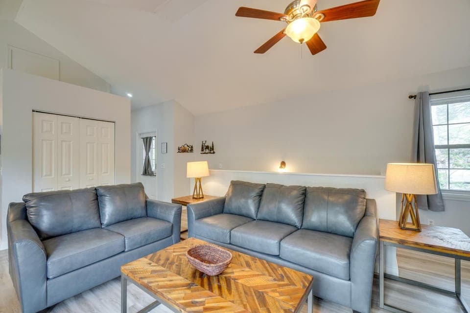 Newly Remodeled Gatlinburg Stay w/ Deck & Hot Tub House in Gatlinburg