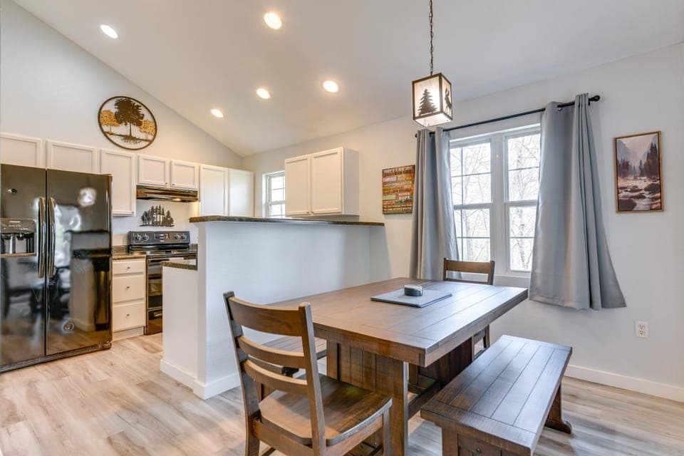 Remodeled Townhome w/ Hot Tub: Dogs Welcome! House in Gatlinburg
