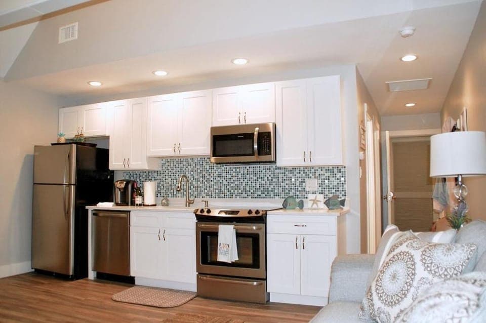 Kitchen or kitchenette, oven, stove
