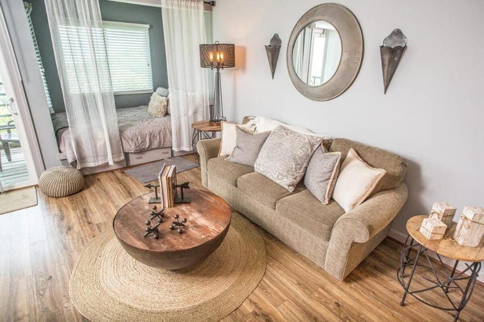 Bed, Living room