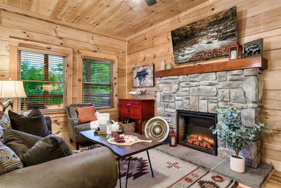 Mountain View Cabin with Hot Tub & Game Room Cabin in Gatlinburg